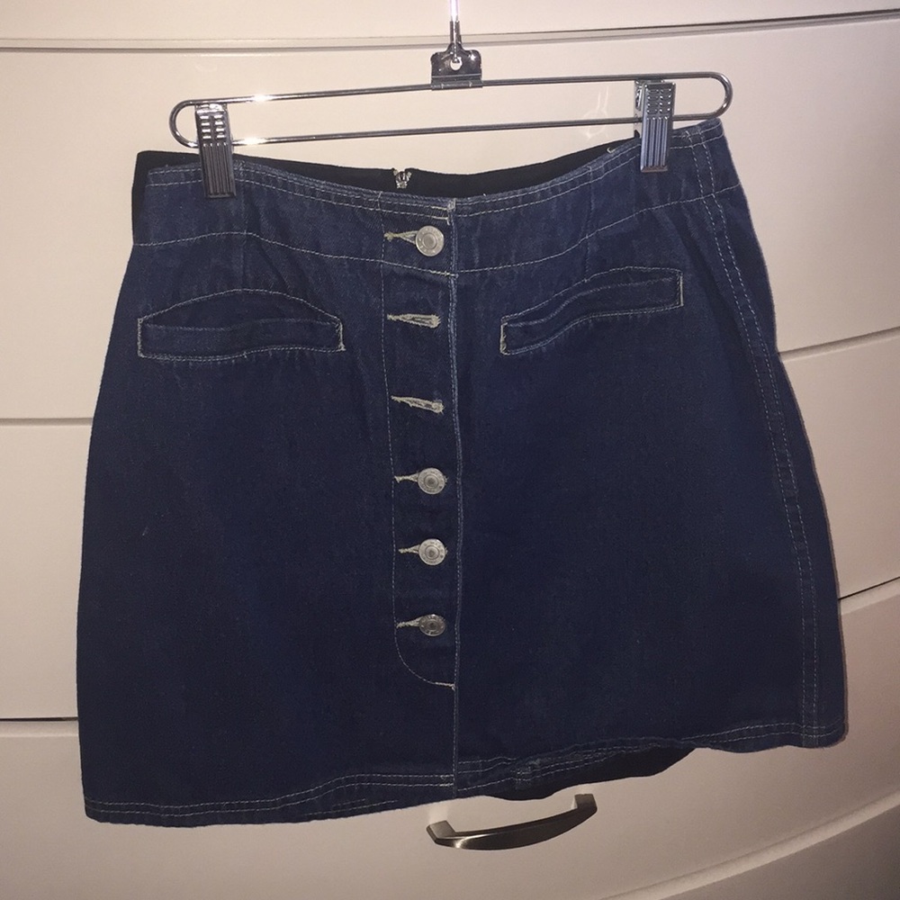 Adorable mini skirt!